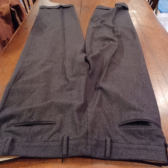 Mint Giorgio Armani Gray Flannel Wool and Cashmere Suit.  Size 42 - Picture 11 of 14